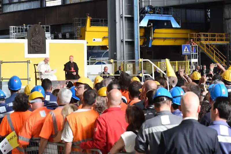 PAPA BERGOGLIO ALL ILVA DI GENOVA 