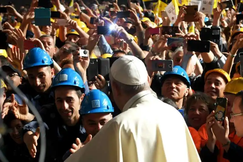 PAPA BERGOGLIO ALL ILVA DI GENOVA  