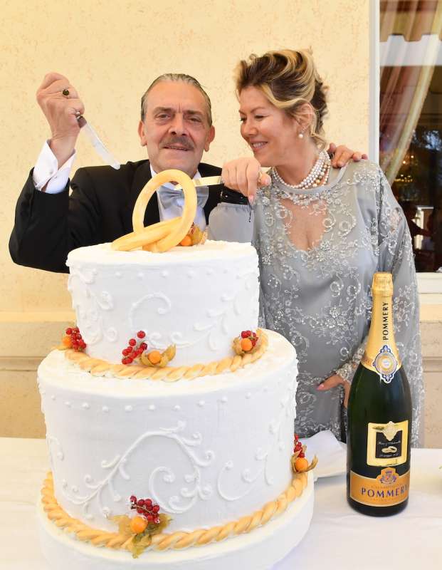 taglio della torta di rino e antonella barillari