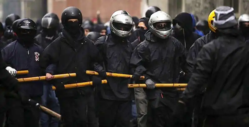 Taormina G7 incubo black bloc