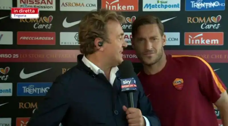 TOTTI MANGIANTE