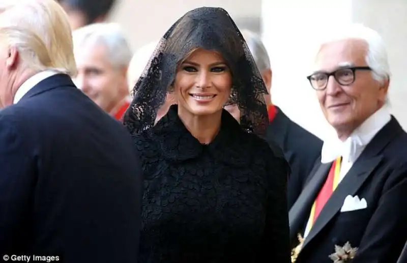 MELANIA TRUMP DAL PAPA1