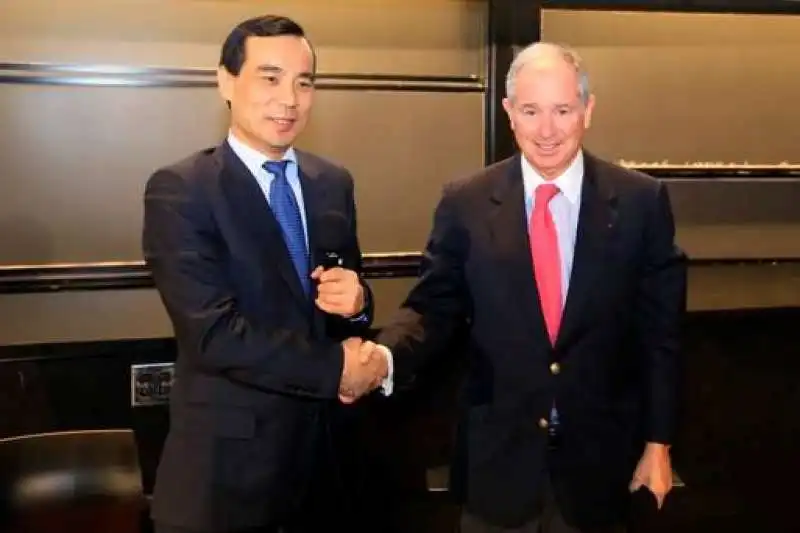 Wu Xiaohui di Anbang con Stephen Schwarzman di Blackstone