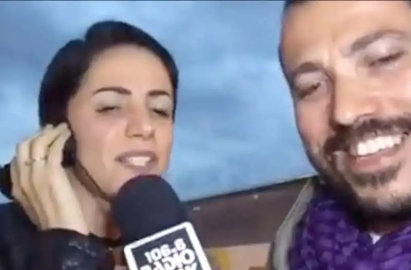 andrea delogu canta gianni morandi al karaoke di radio rock