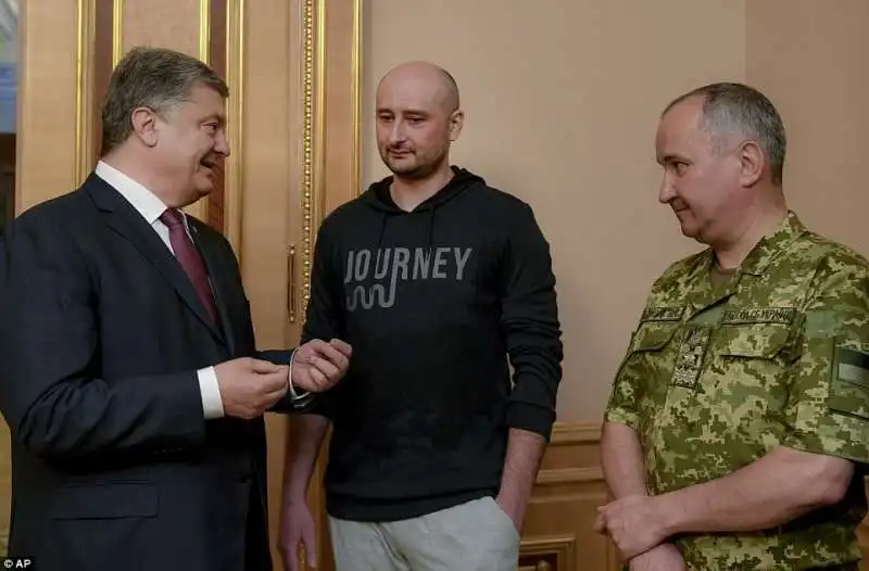 arkadij babchenko con petro poroshenko