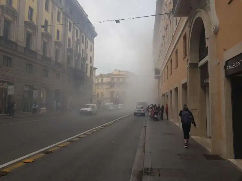 autobus in fiamme via del tritone 3