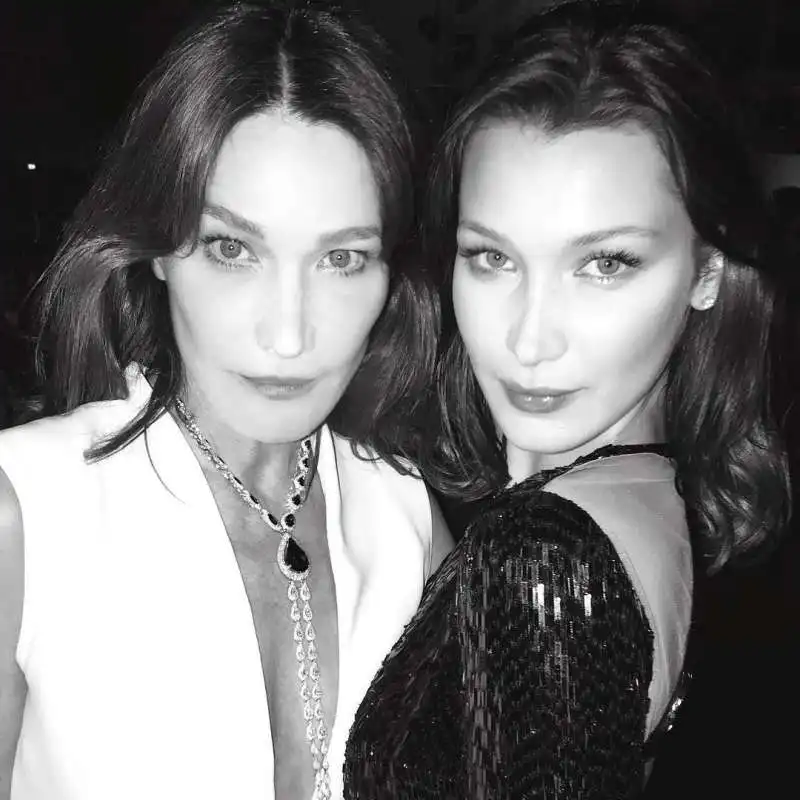 BELLA HADID E CARLA BRUNI