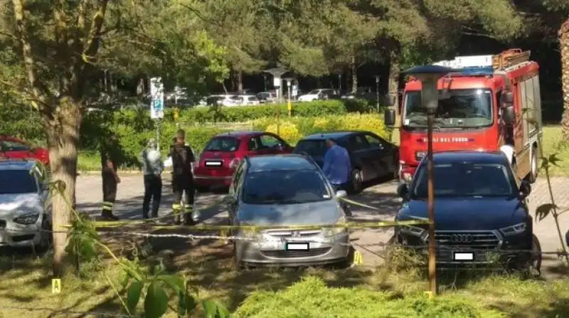 BIMBA  MORTA IN AUTO A PISA