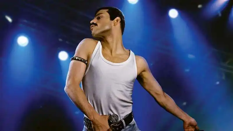 BOHEMIAN RHAPSODY    rami malek nei panni di freddie mercury