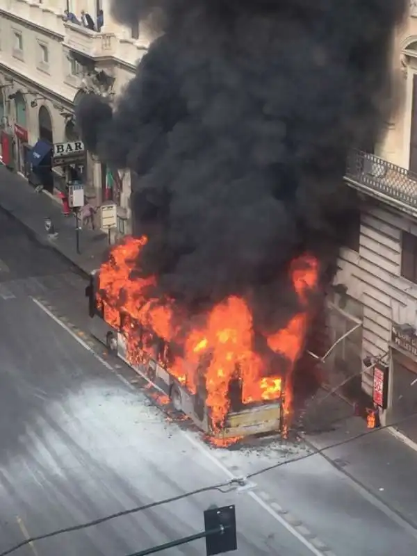 bus atac a fuoco 2