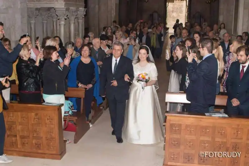 carmen d'agostino diventa suora in abito da sposa 5