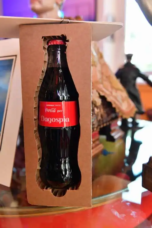 coca cola omaggia dagospia