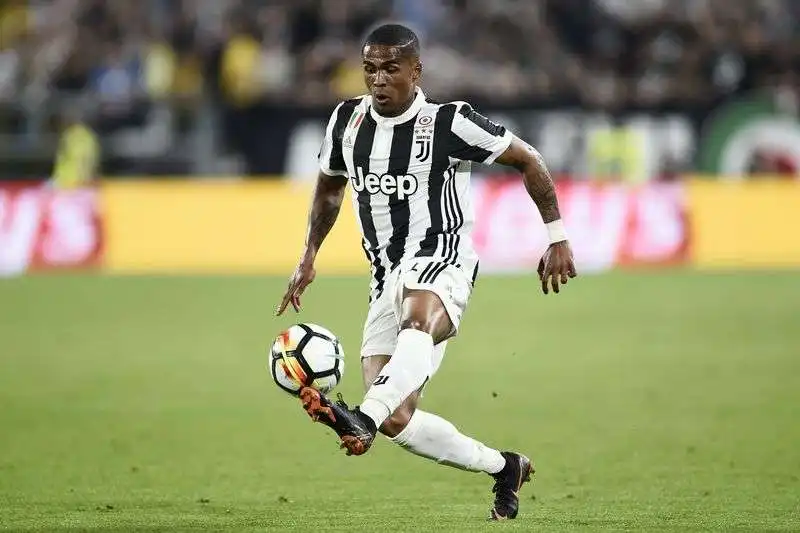 douglas Costa