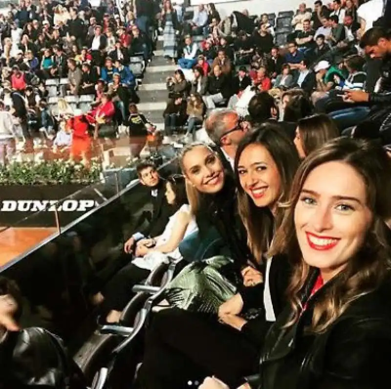 maria elena boschi e le amiche 11