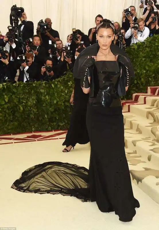 met gala 2018   bella hadid 1