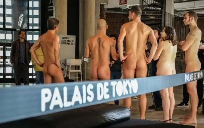 nudisti al palais de tokyo  8