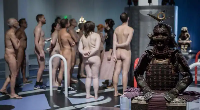 nudisti al palais de tokyo  9