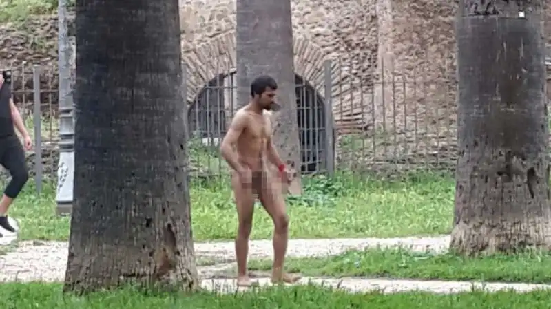 nudo a piazza vittorio  