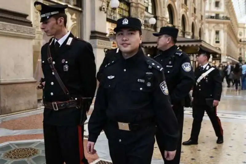 poliziotti cinesi milano