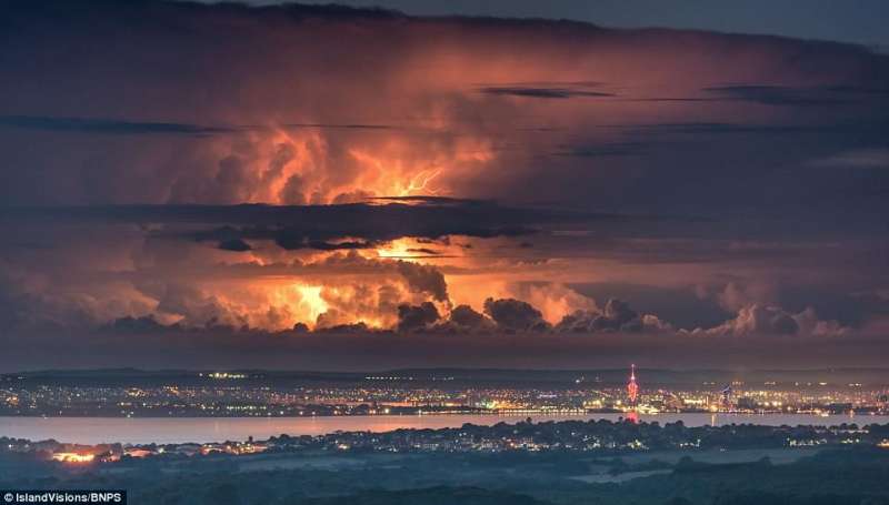 tempesta di fulmini in gran bretagna 3