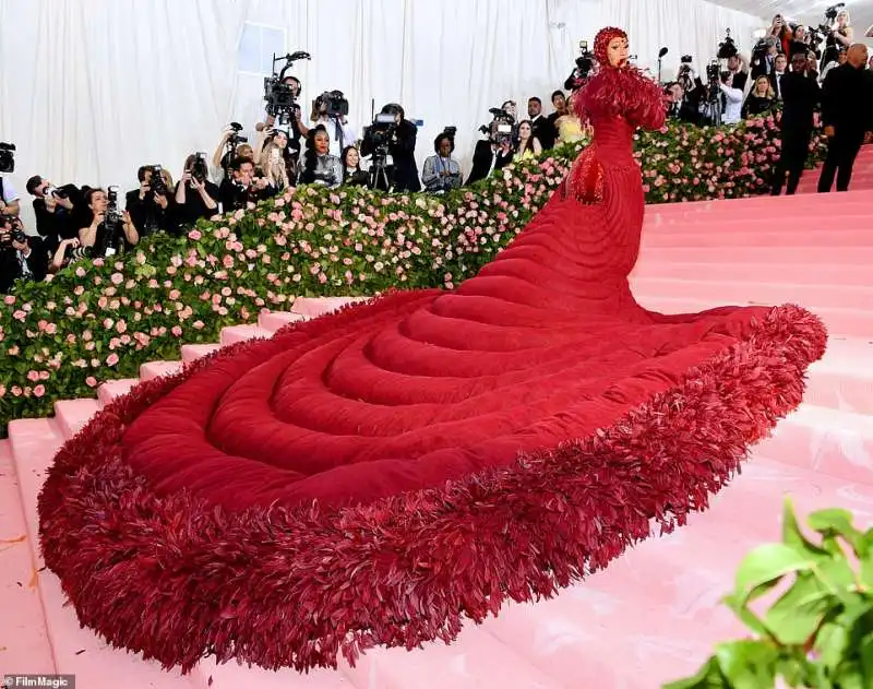 cardi b e il suo red carpet