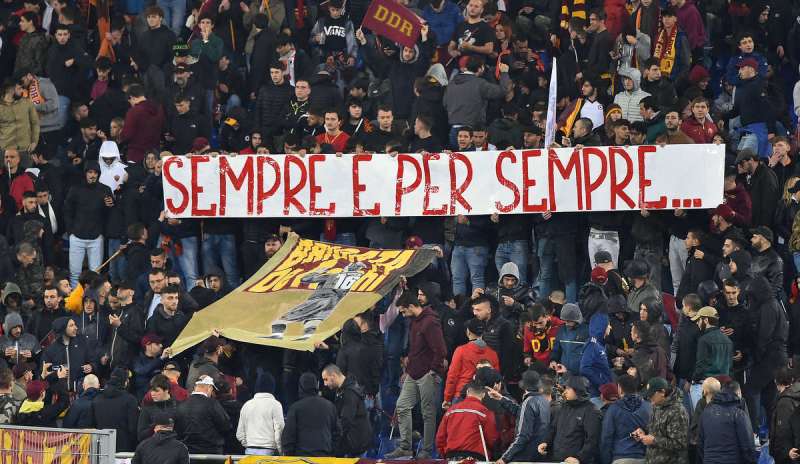 cuore di roma per daniele de rossi foto mezzelani gmt14