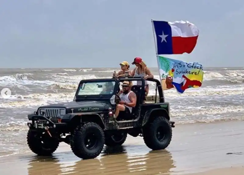 go topless galveston 4