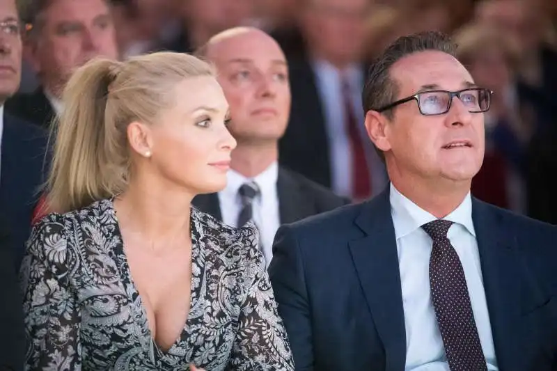 heinz christian strache con la moglie philippa 7