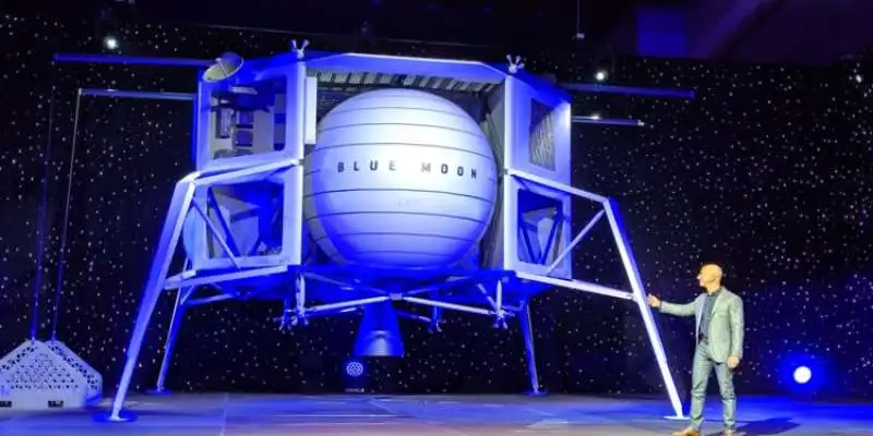 jeff bezos blue moon 2