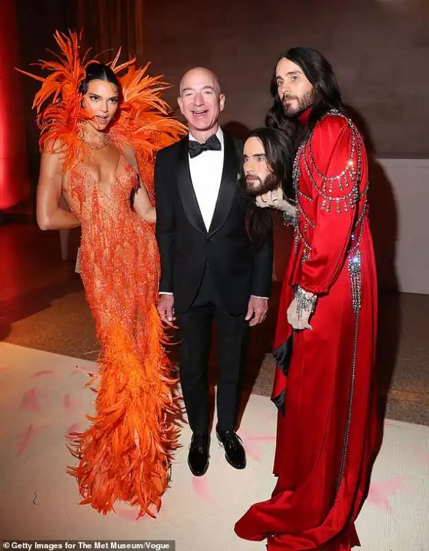 jeff bezos con leto e jenner