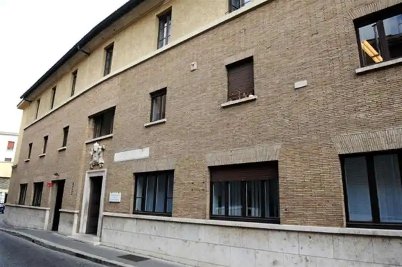 l'attuale sede dell'osservatore romano in via dei pellegrini