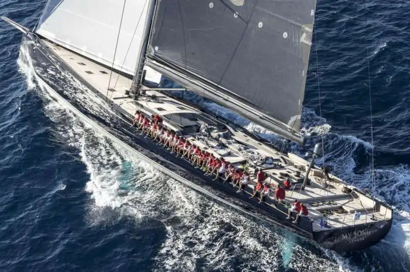 la nave 'my song' di loro piana 5