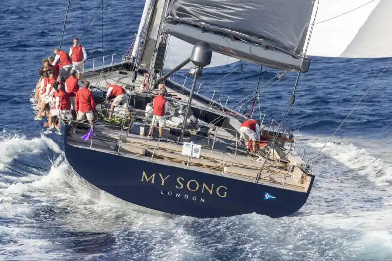 la nave 'my song' di loro piana 7