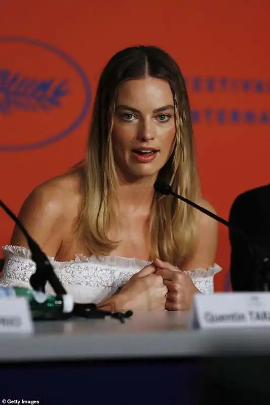 margot robbie alla conferenza stampa di cannes