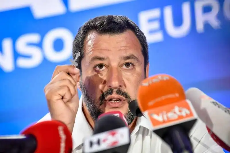 matteo salvini commenta la vittoria della lega alle europee da via bellerio 10