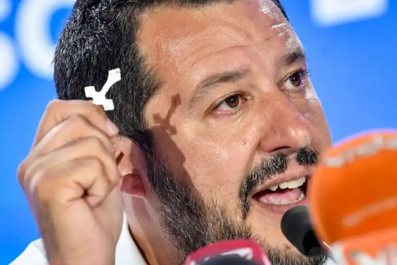 matteo salvini commenta la vittoria della lega alle europee da via bellerio 13