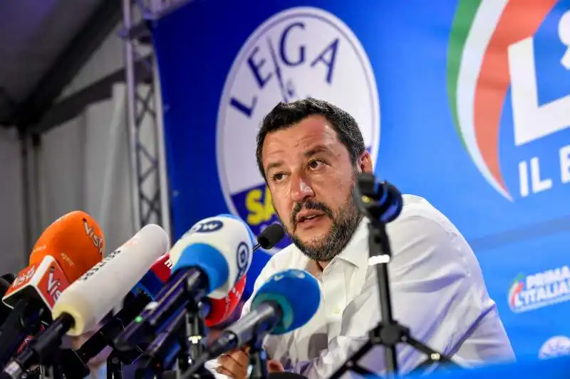 matteo salvini commenta la vittoria della lega alle europee da via bellerio 19