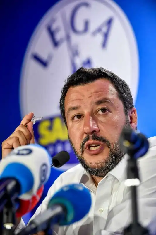 matteo salvini commenta la vittoria della lega alle europee da via bellerio 20