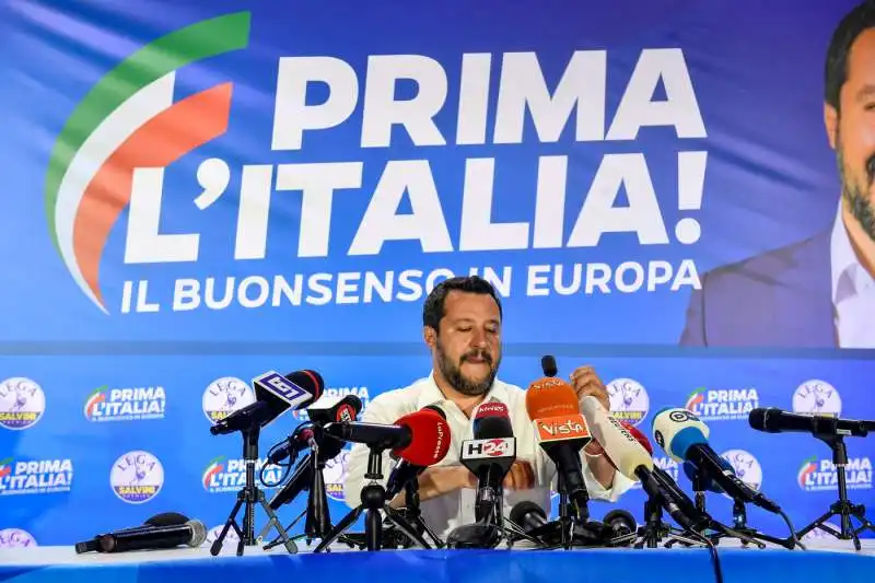 matteo salvini commenta la vittoria della lega alle europee da via bellerio 4