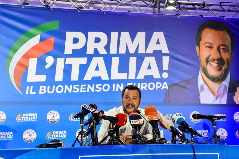 matteo salvini commenta la vittoria della lega alle europee da via bellerio 6