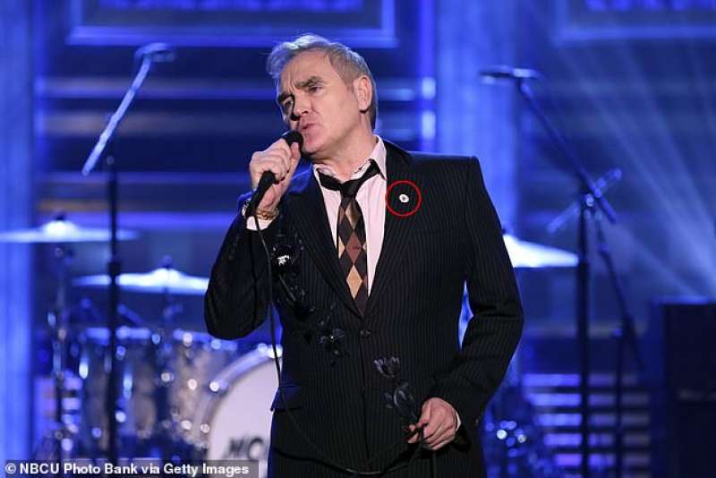 MORRISSEY CON LA SPILLA DI FOR BRITAIN DA JIMMY FALLON