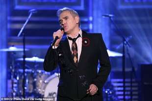 MORRISSEY CON LA SPILLA DI FOR BRITAIN DA JIMMY FALLON