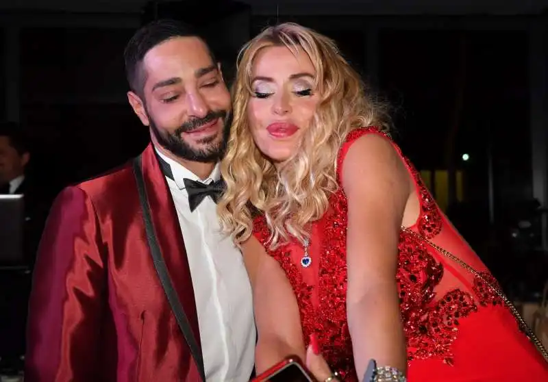 nando moscariello e valeria marini si fanno un selfie foto di bacco(3)