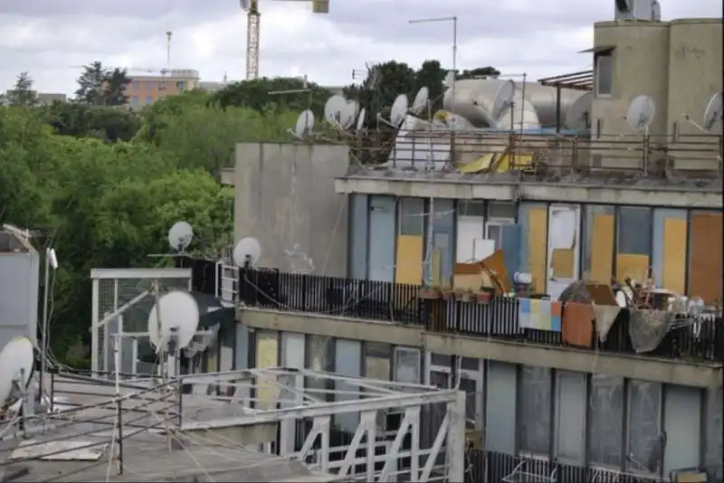 palazzo occupato in viale delle provincie a roma 23