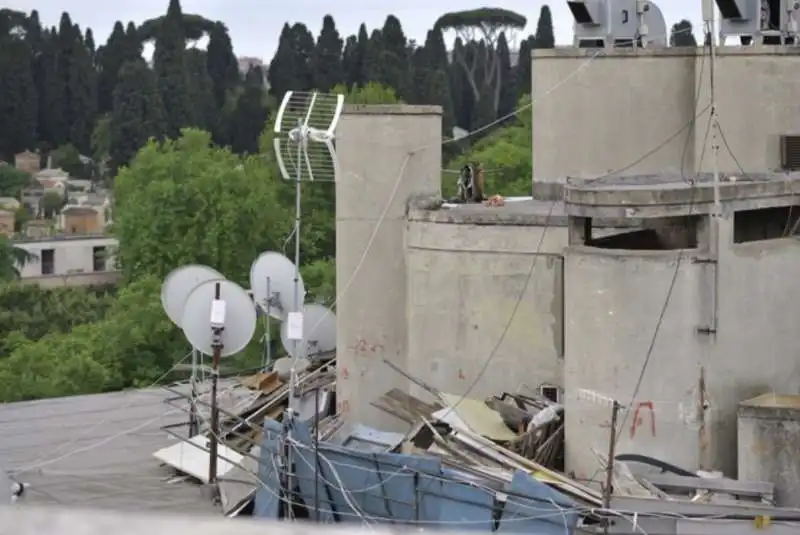 palazzo occupato in viale delle provincie a roma 9