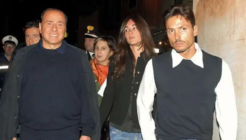 silvio berlusconi con il figlio pier silvio e silvia toffanin