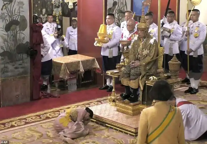 thailandia   incoronazione di maha vajiralongkorn