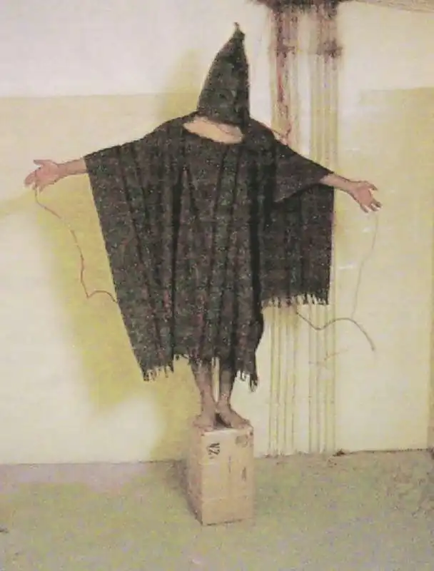 torture nel carcere di abu ghraib 16