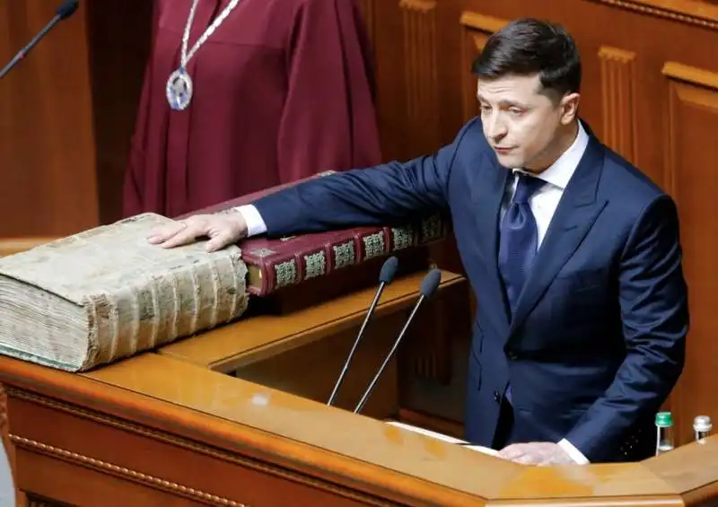 vladimir zelensky giura da presidente dell'ucraina 8