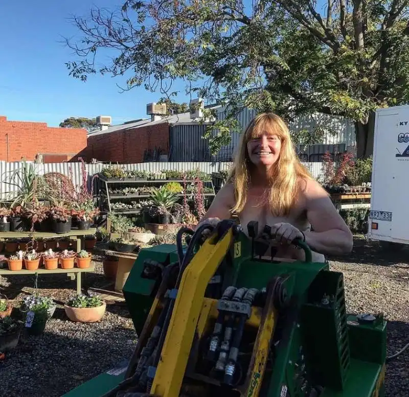 world naked gardening day   11